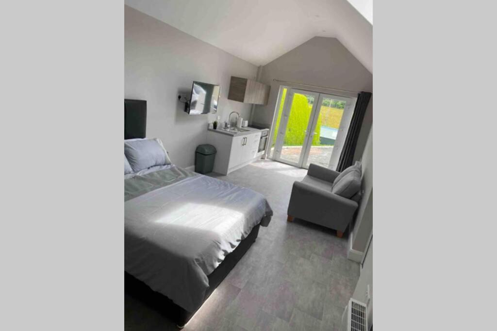 The Forest Chalet - Stunning Studio Apartment Ballycastle Exterior photo